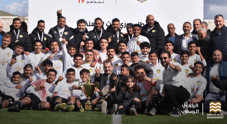 من التتويج