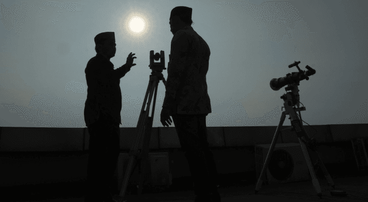 تحري هلال رمضان