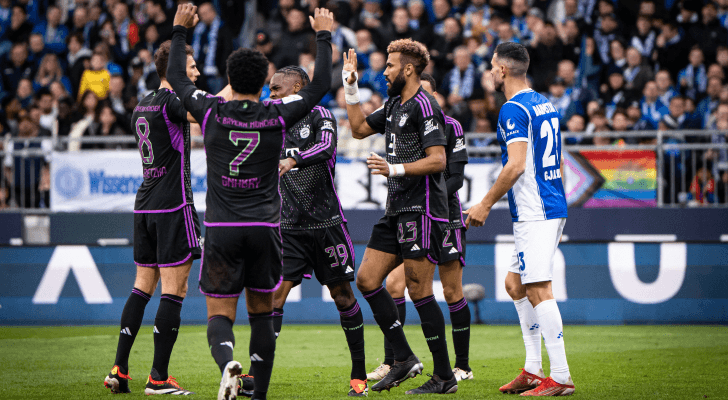 لاعبو بايرن ميونخ يحتفلون بهدف