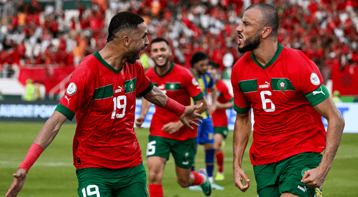 لاعبو المنتخب المغربي يحتفلون بهدف سابق