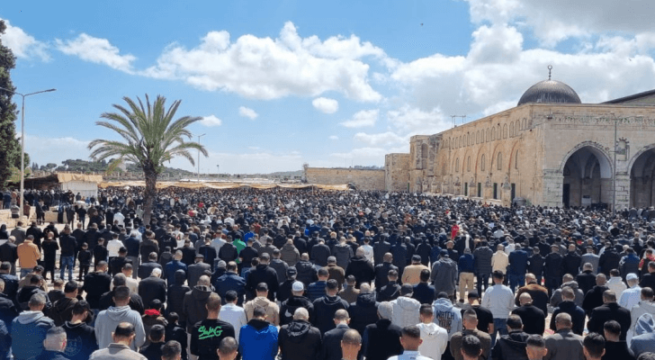 آلاف المصلين في المسجد الأقصى