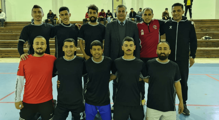 أحد الفرق المشاركة في البطولة