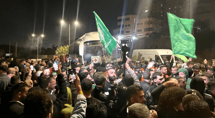خلال استقبال أسرى محررين ضمن الصفقة الأولى