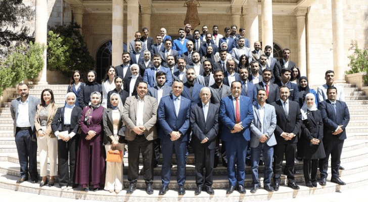 رئيس الديوان الملكي خلال لقائه شباب من برنامج الزمالة البرلماني وهيئة شباب كلنا الأردن