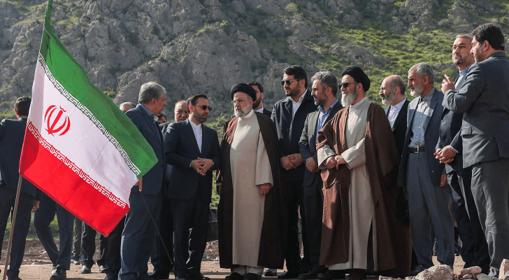الرئيس الإيراني إبراهيم رئيسي وعدد من المسؤولين قبيل حادثة تحطم الطائرة