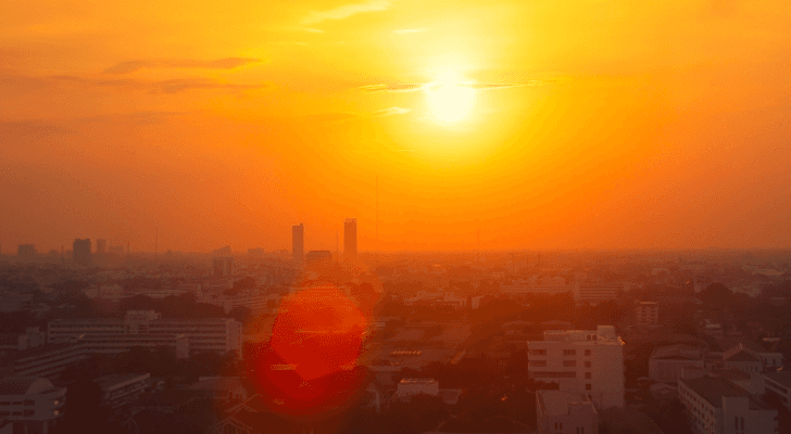 شمس ساطعة وارتفاع درجات الحرارة