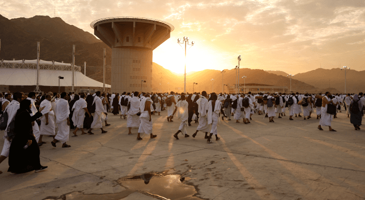 حجاج يؤدون مناسك الحج
