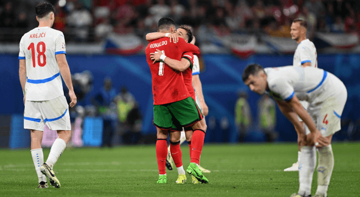 كريستيانو رونالدو يحتفل بهدف منتخب بلاده الثاني