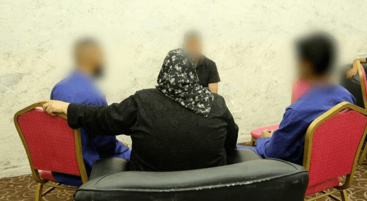 جانب من زيارة لذوي نزلاء في أحد مراكز الإصلاح والتأهيل