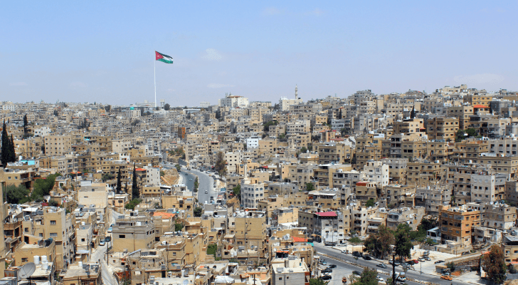 لقطة عامة تظهر حي سكني في عمان