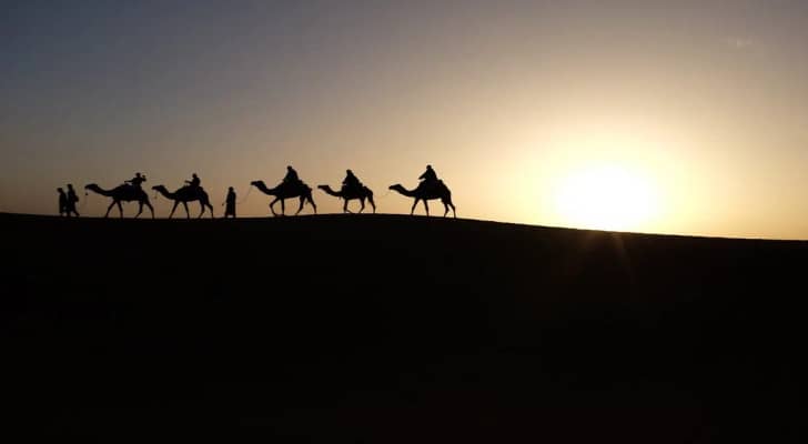 مسير جمال في الصحراء "تعبيرية"