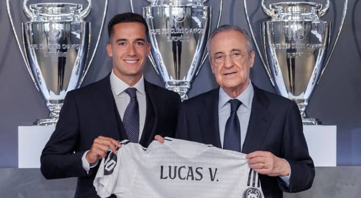 رئيس ريال مدريد فلورنتينو بيريز واللاعب لوكاس فاسكيز