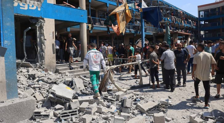 إحدى مدارس وكالة "الأونروا" في قطاع غزة والتي تحولت إلى مأوى للنازحين