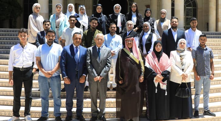 *رئيس الديوان الملكي يلتقي وفدا شبابيا من مركز ماعين
