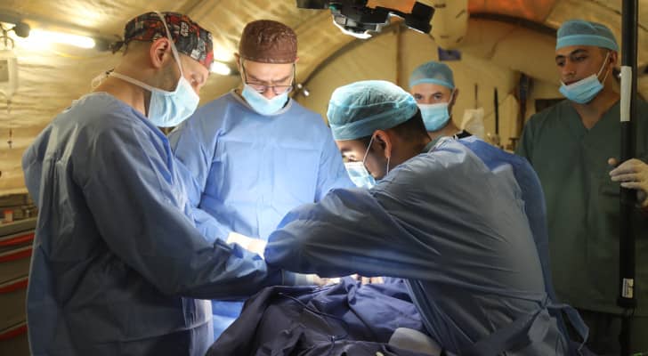 عملية جراحية نوعية أجراها المستشفى الميداني الأردني جنوب غزة/3