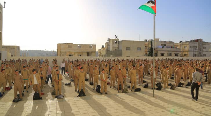 طلاب مدرسة حكومية