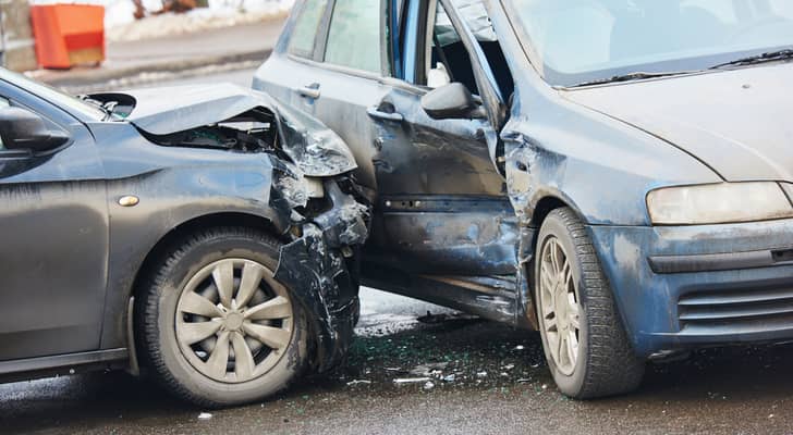 حادث تصادم بين مركبتين