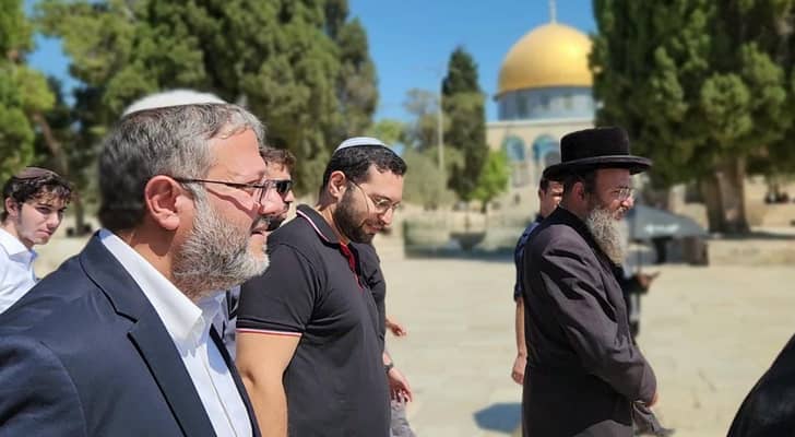 وزير الأمن القومي في حكومة الاحتلال إيتمار بن غفير خلال اقتحامه المسجد الأقصى المبارك