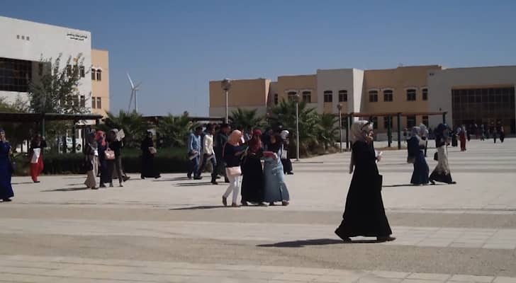 طلبة في إحدة الجامعات