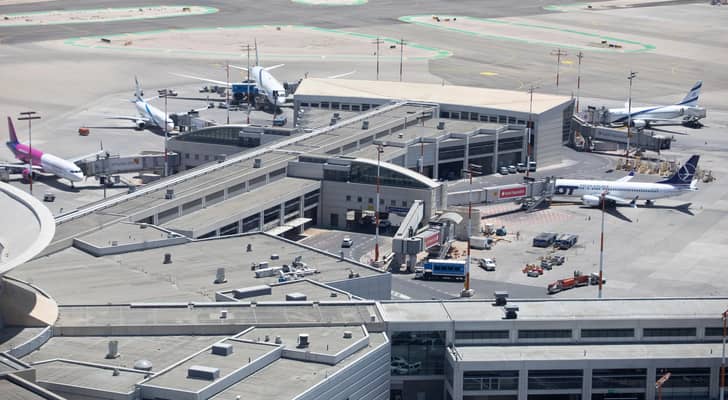 طائرات في مطار بن غوريون في اللد