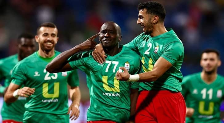 لاعبو الوحدات يحتفلون بهدف سابق