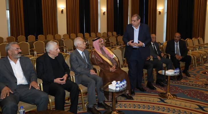 مندوبا عن الملك وولي العهد.. العيسوي يعزي الحمايدة والكباريتي