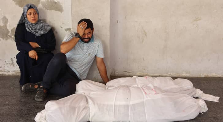 عائلة فلسطينية تودع أفرادها في قطاع غزة