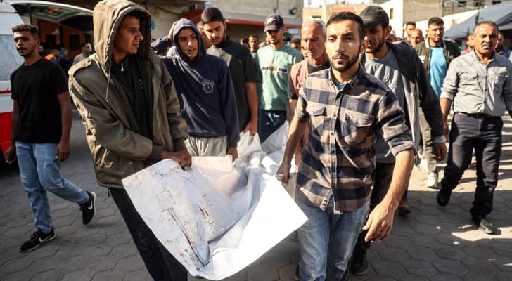 فلسطينيون يشعون شهيدا في قطاع غزة