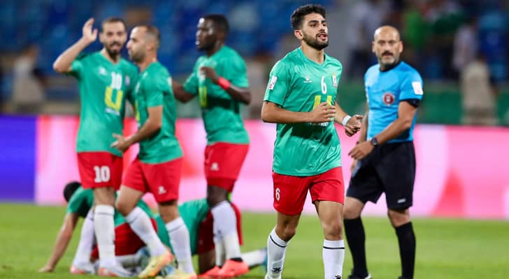 لاعبو الوحدات يحتفلون بهدف سابق