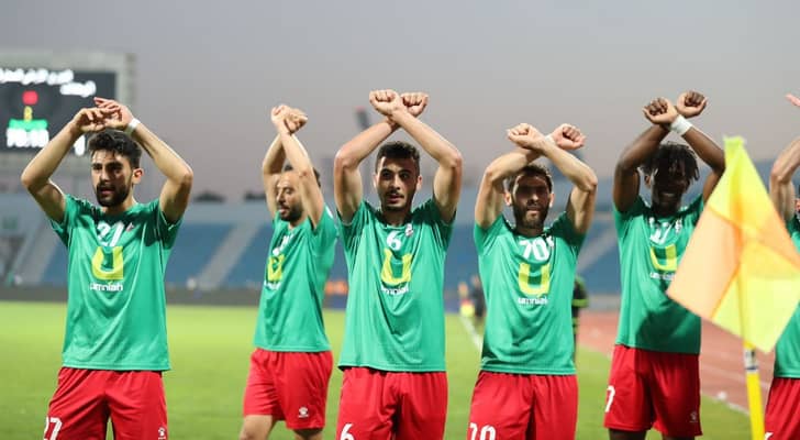 لاعبو الوحدات يحتفلون بهدف سابق