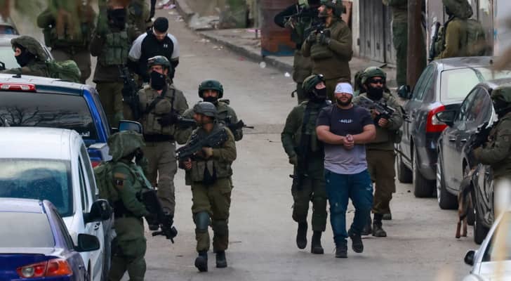 اعتقال فلسطيني في الضفة الغربية