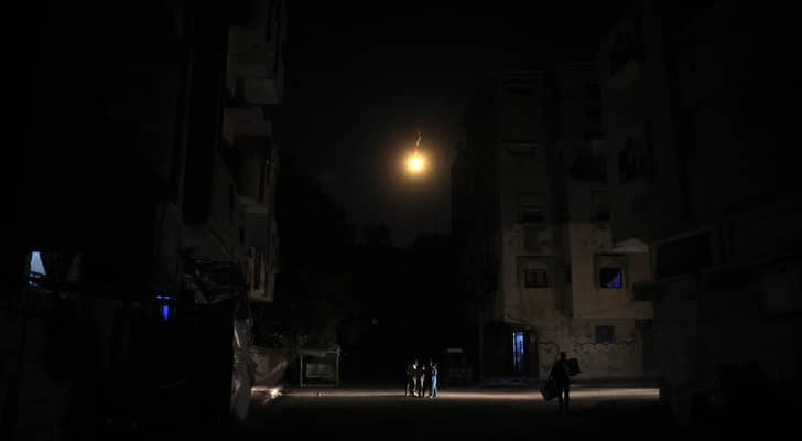 قنابل إضاءة فوق قطاع غزة