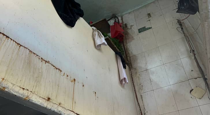 بالصور.. إغلاق محال تبيع لحوما فاسدة وإيقاف 20 صاحب بسطة في إربد