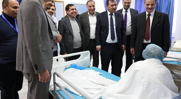 الصحة النيابية تزور مصابي دار المسنين
