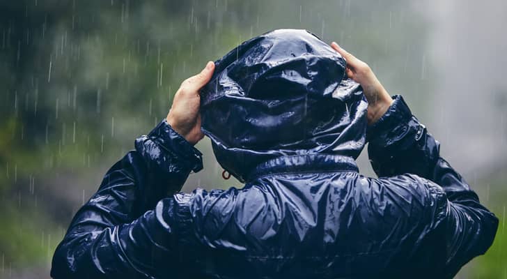 شخص يرتدي ملابس شتوية
