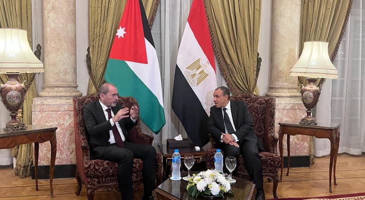 الصفدي يبحث مع نظيره المصري العلاقات الثنائية والتطورات الإقليمية