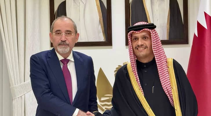 وزير الخارجية أيمن الصفدي ورئيس مجلس الوزراء وزير الخارجية القطري الشيخ محمد بن عبد الرحمن آل ثاني