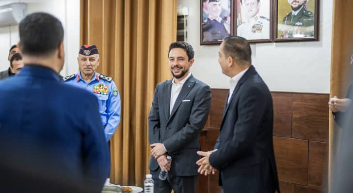 نائب الملك يزور إدارة مكافحة المخدرات