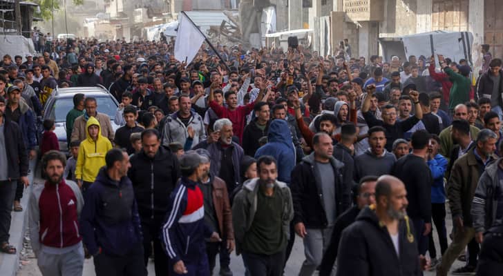 غزيون يتظاهرون للمطالبة بوقف حرب الإبادة