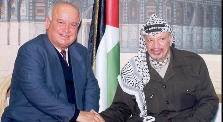 القيادي الفلسطيني زكريا الأغا والرئيس الفلسطيني الراحل ياسر عرفات