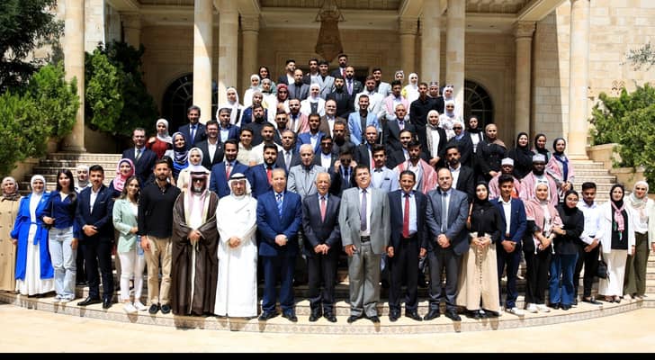رئيس الديوان الملكي يلتقي وفدا من جامعة عمان العربية وشبابا من محافظة الكرك