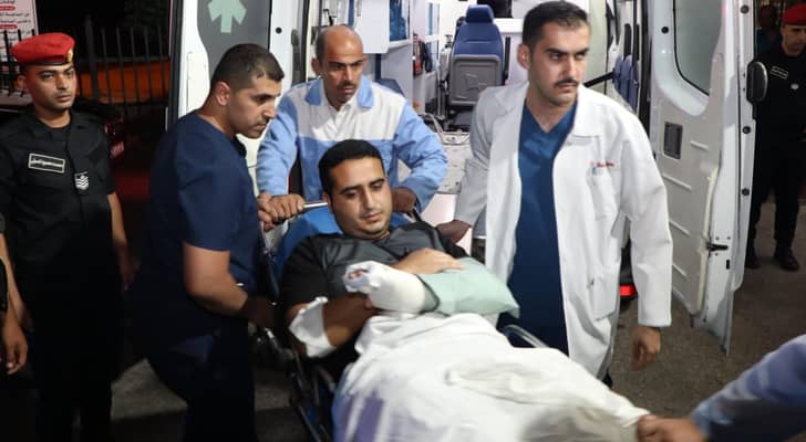 القوات المسلحة تخلي الممرض الذي أصيب خلال عمله في المستشفى الميداني جنوب قطاع غزة