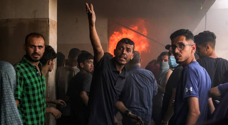 الاحتلال يستهدف مدرسة أسامة بن زيد التابعة للأونروا في حي الصفاوي بغزة