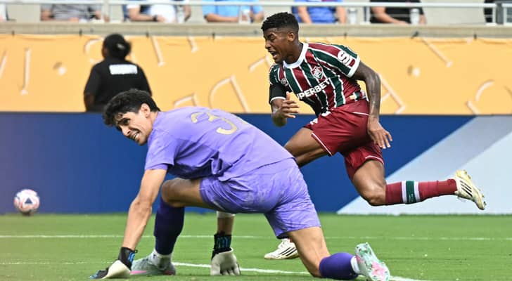 ياسين بونو حارس مرمى الهلال السعودي