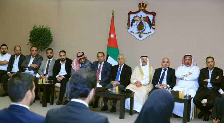 العيسوي يلتقي وفدا من عشائر الدعجة في الديوان الملكي