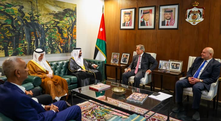رئيس الوزراء يستقبل رئيس البرلمان العربي والوفد المرافق له