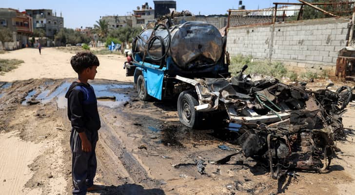 استهداف تنك لتوزيع المياه في غزة