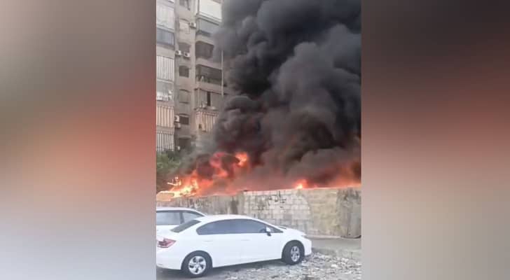 حريق يشب بالطريق الجديدة في بيروت