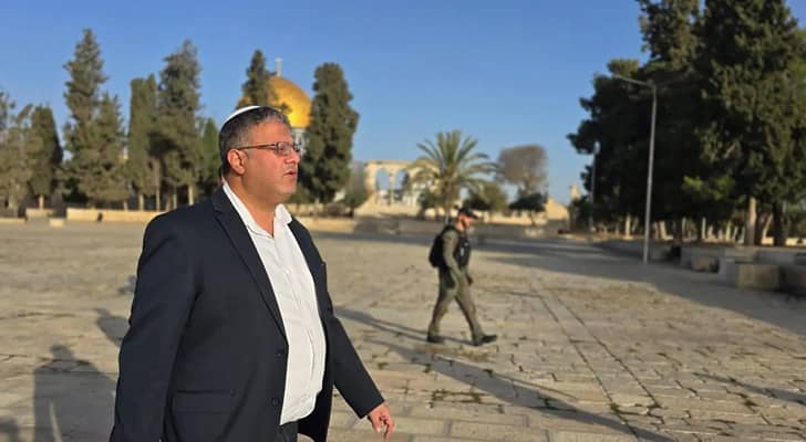 بن غفير يقتحم باحات المسجد الأقصى