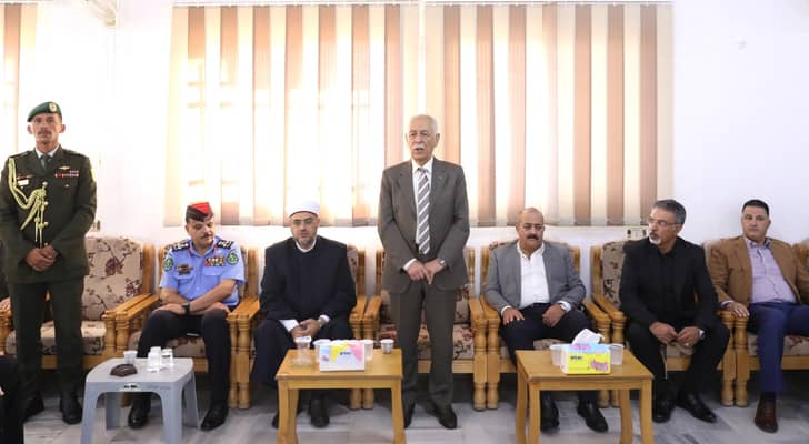 العيسوي يقدم واجب العزاء